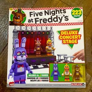 Five Nights at Freddy’s DELUXE CONCERT STAGE.